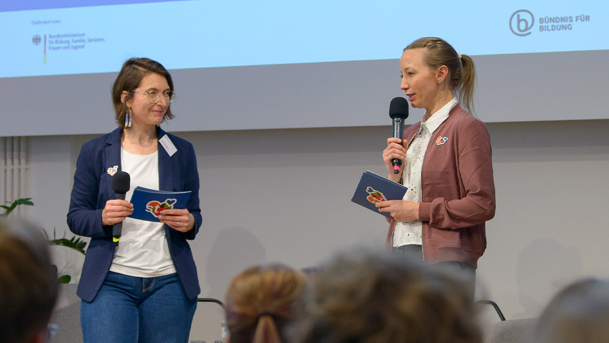 Dailogforum Schultransform 2026 Jutta Schneider von Helliwood und Antonia Schulte vom Bündnis für Bildung moderieren die Veranstaltung.